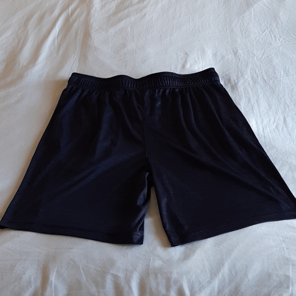 Shorts - Picture 3 of 3
